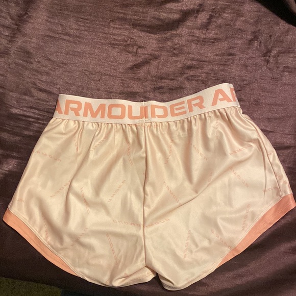 Under Armour loose fitting youth shorts - Picture 2 of 4
